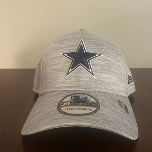 Brand New!!!!!!!!!!
Dallas Cowboys S/M NFL Caps